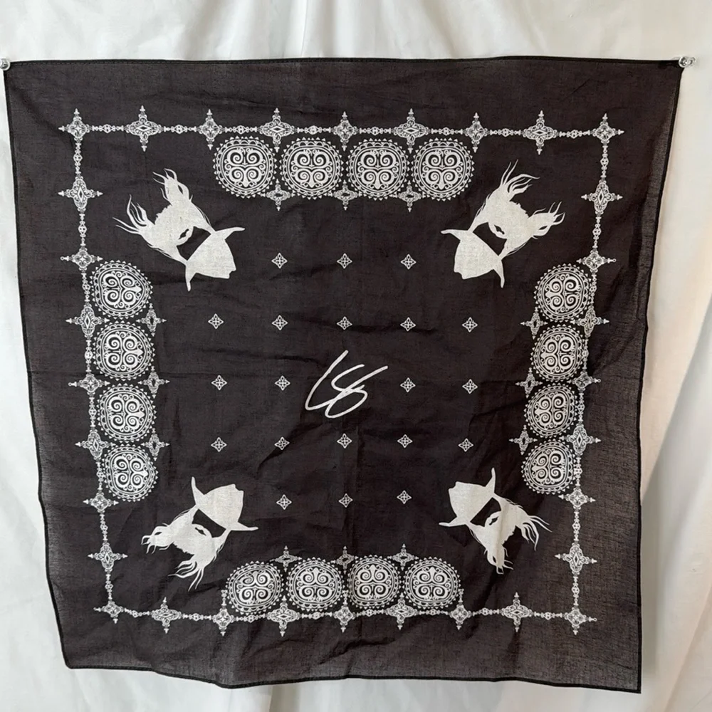 Gray and white Chris Stapleton bandana. Cotton.